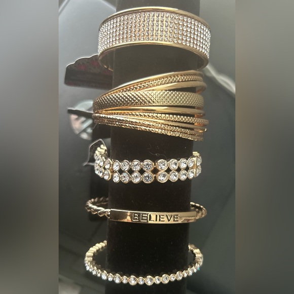 Paparazzi gold bracelets 5 for 25 - Picture 2 of 2